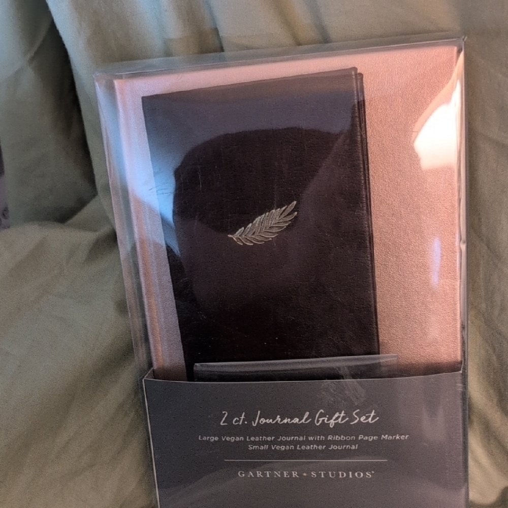 Gartner Studios Black Gold Card Holder